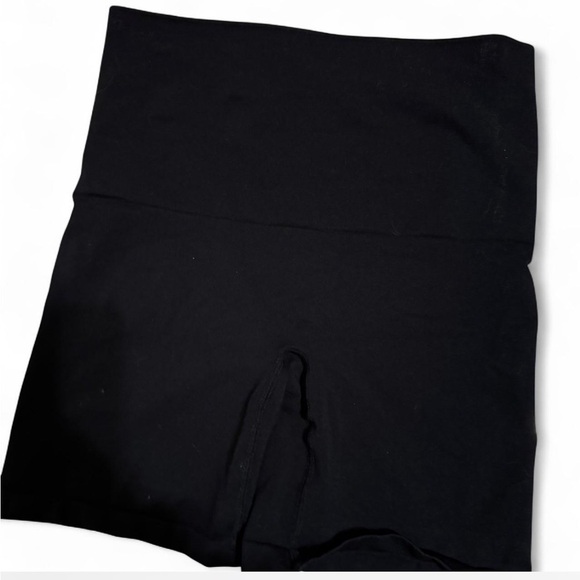 YITTY Women's Black Shaping Shorts 1x/2x - Picture 3 of 3